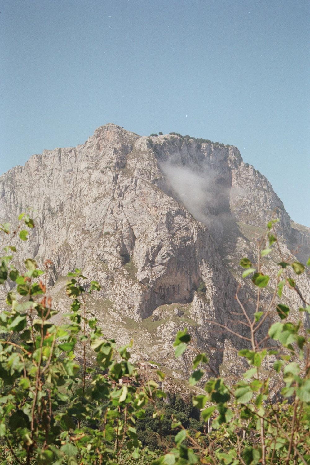 Guía Turística de Bulnes, Asturias: Qué Ver y Hacer