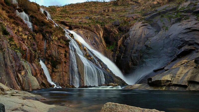 Ruta dos Muíños y Cascada del Ézaro: Naturaleza y Historia en Galicia