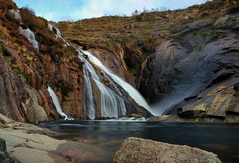 Ruta dos Muíños y Cascada del Ézaro: Naturaleza y Historia en Galicia